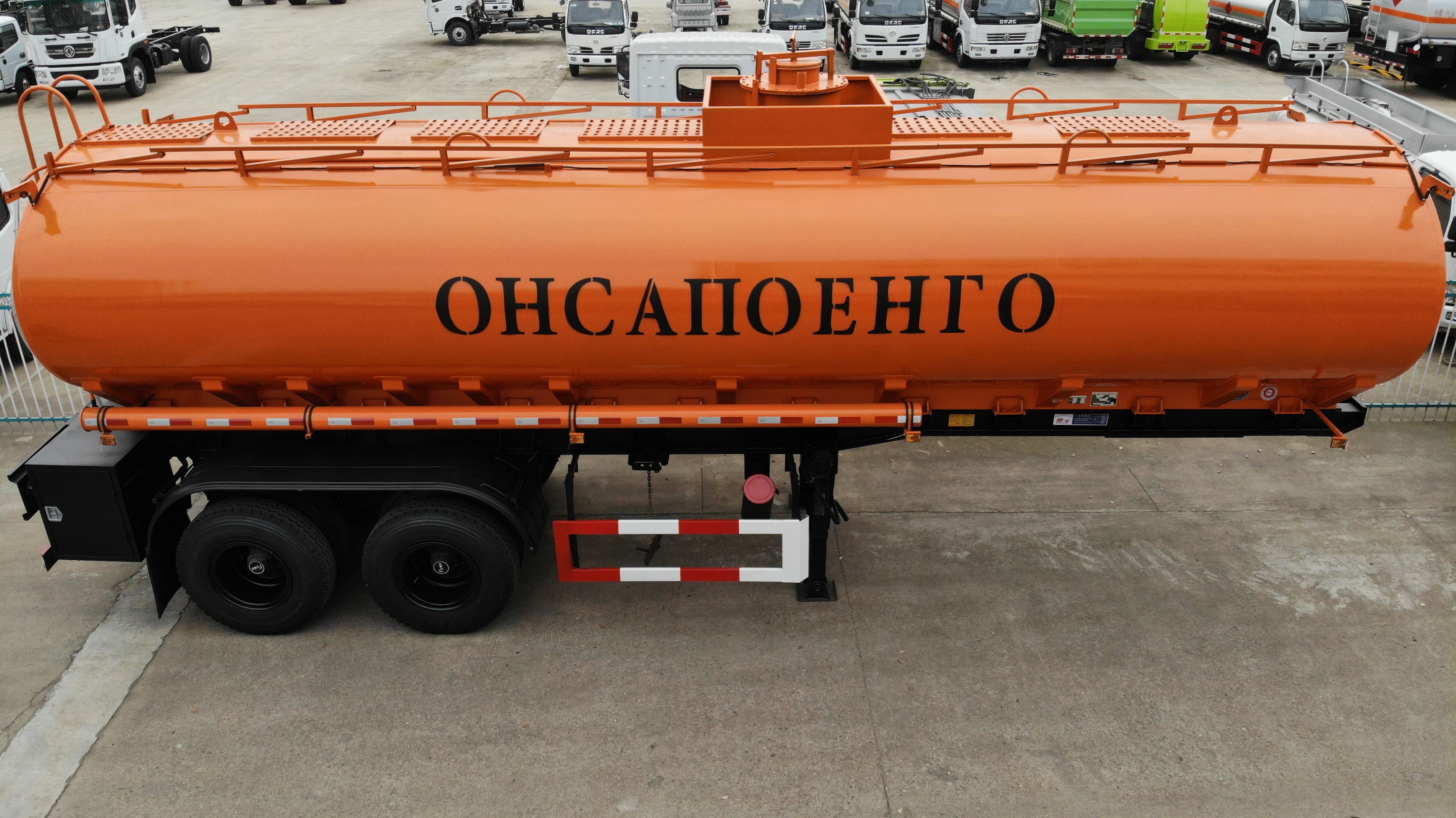 10臺(tái)外貿(mào)出口運(yùn)油半掛車，10臺(tái)?；饭捃嚢l(fā)車交付客戶